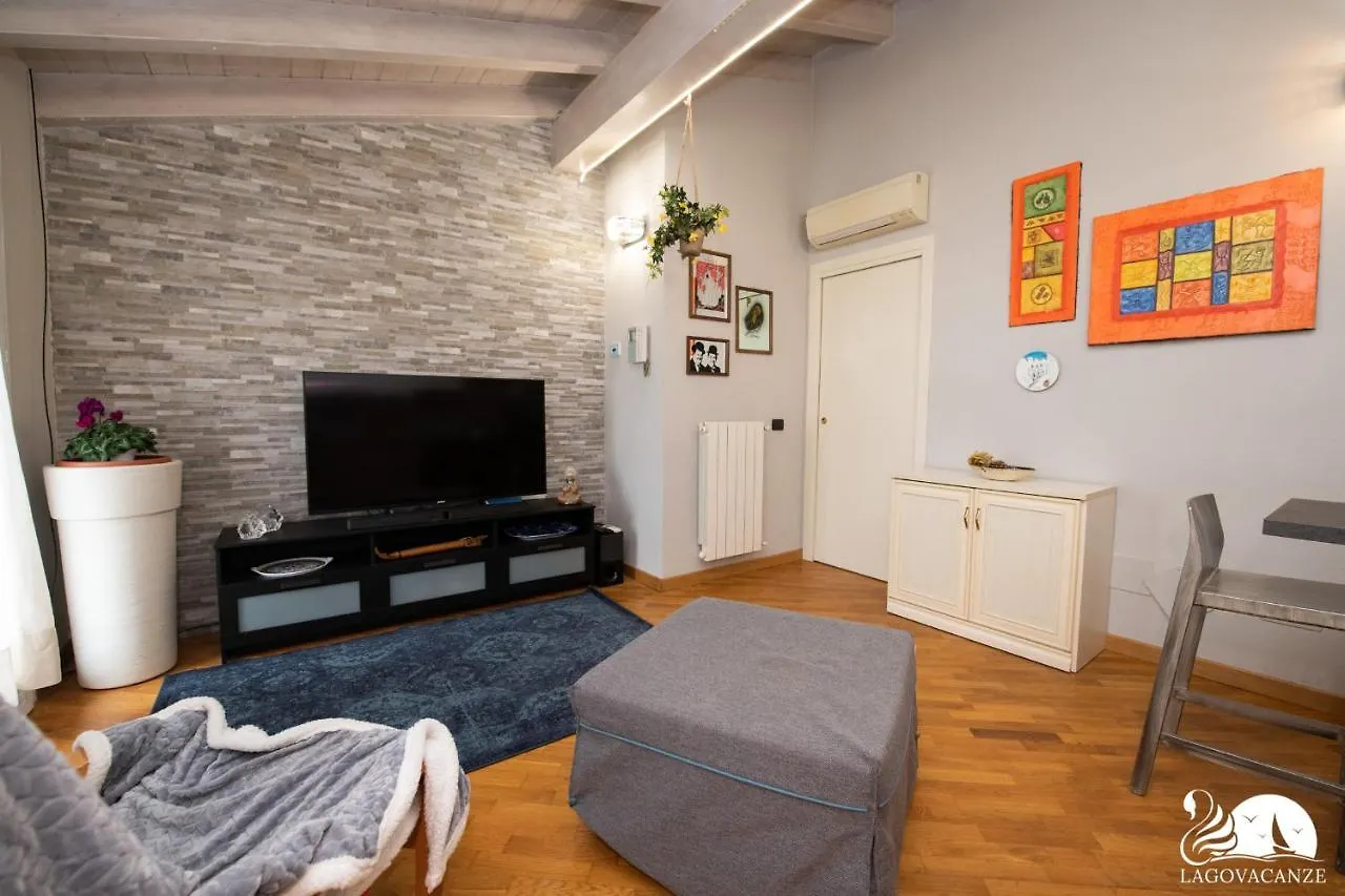 Apartment Il Rifugio Di Sally Desenzano del Garda Italy