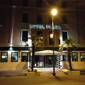 Plaza דסנזאנו דל גארדה